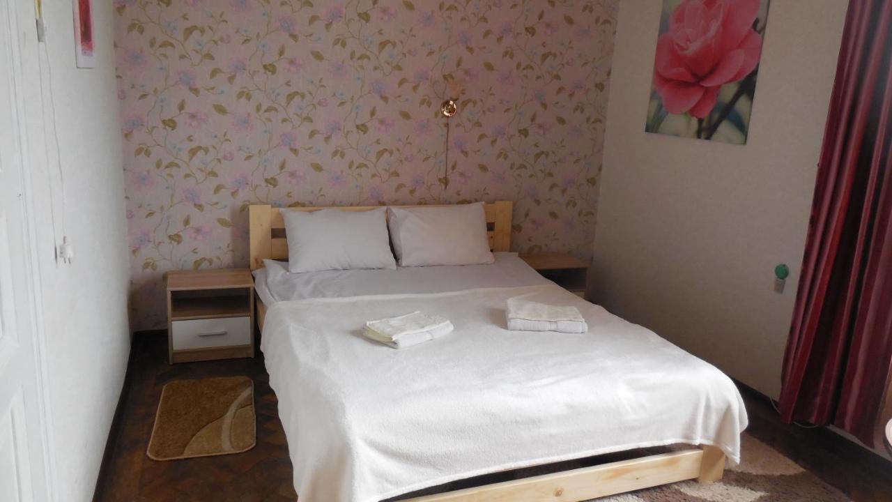 לבוב 2 Room Apartment Near Opera House מראה חיצוני תמונה