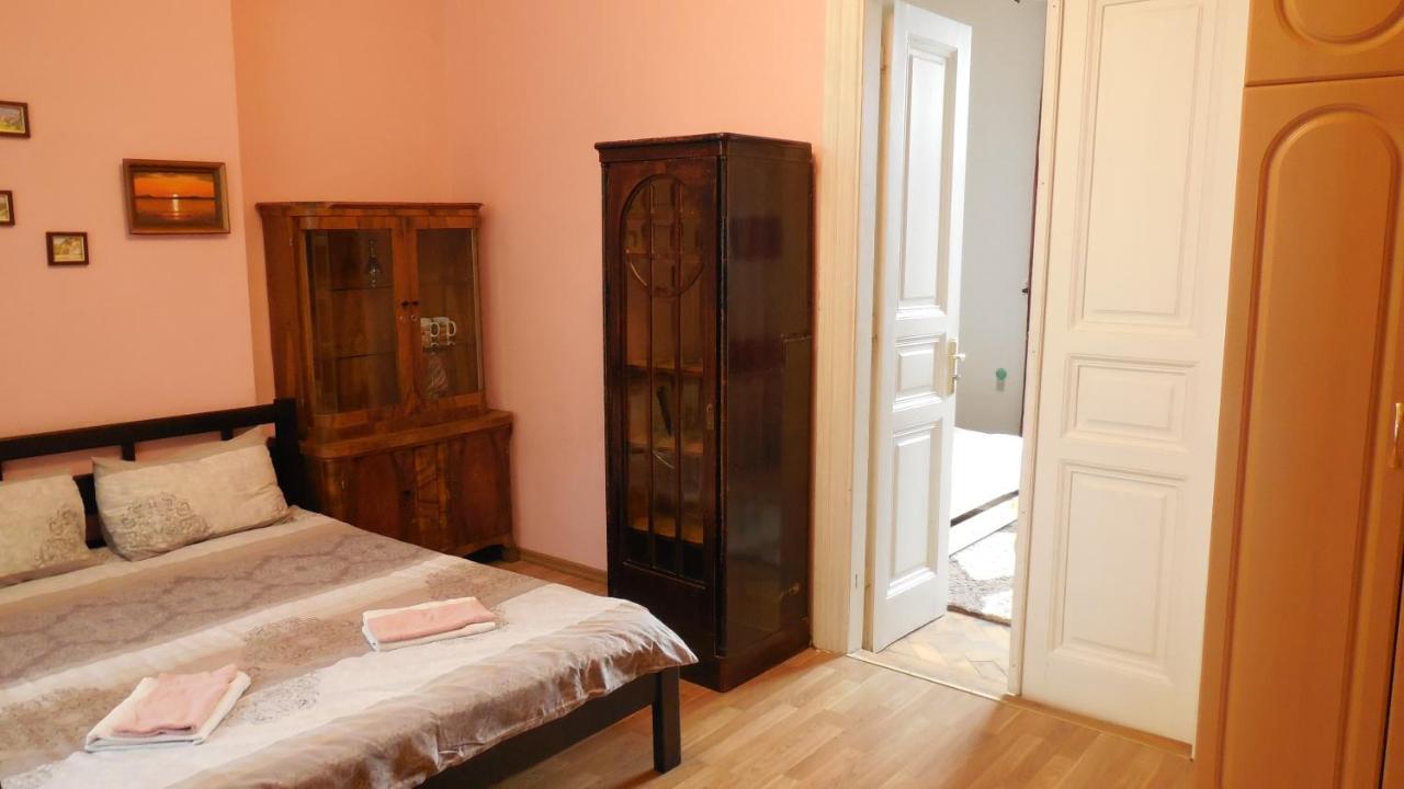 לבוב 2 Room Apartment Near Opera House מראה חיצוני תמונה