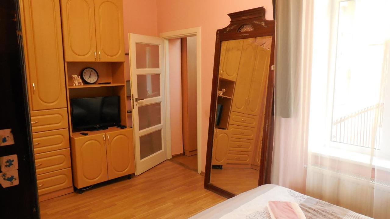 לבוב 2 Room Apartment Near Opera House מראה חיצוני תמונה
