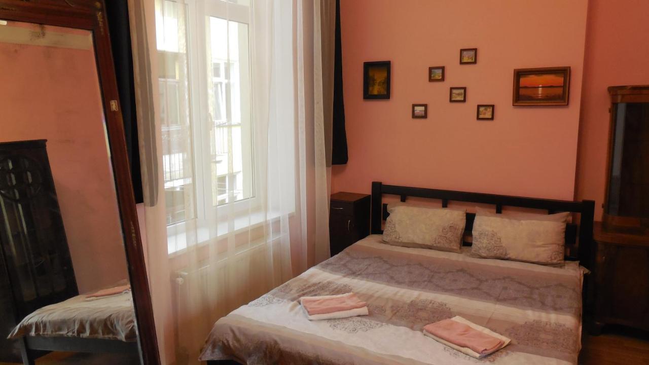 לבוב 2 Room Apartment Near Opera House מראה חיצוני תמונה