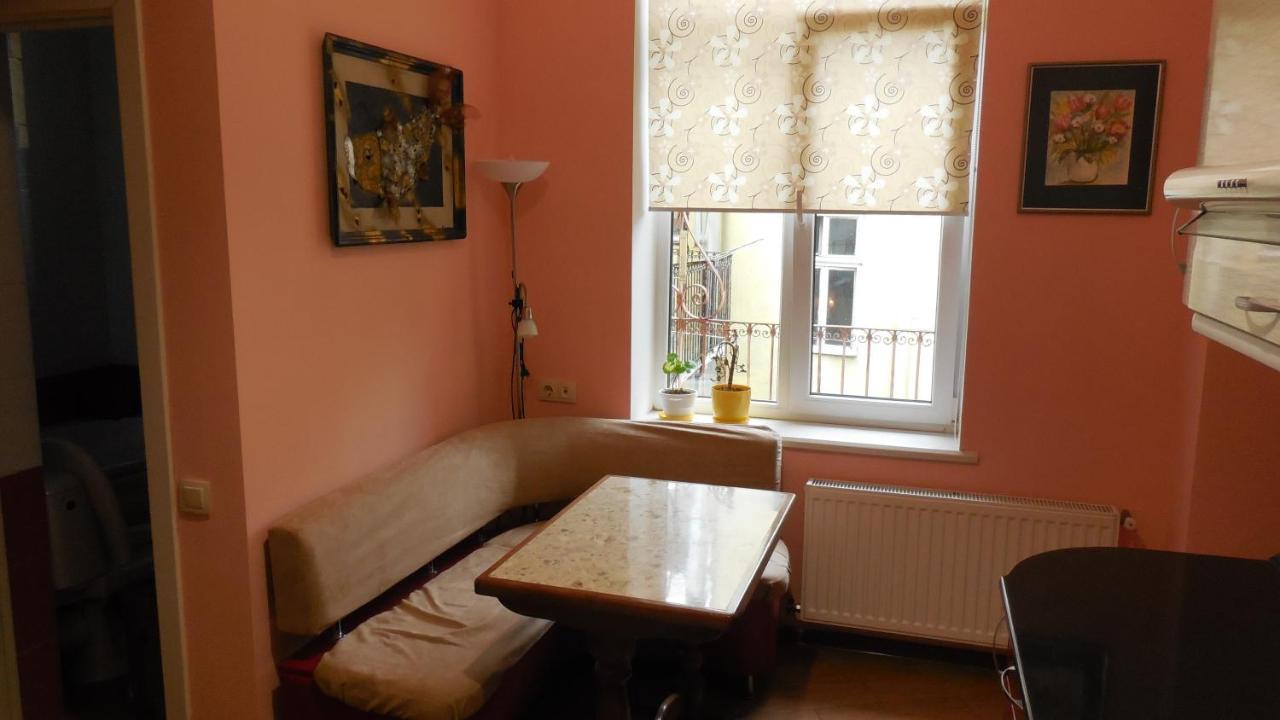 לבוב 2 Room Apartment Near Opera House מראה חיצוני תמונה